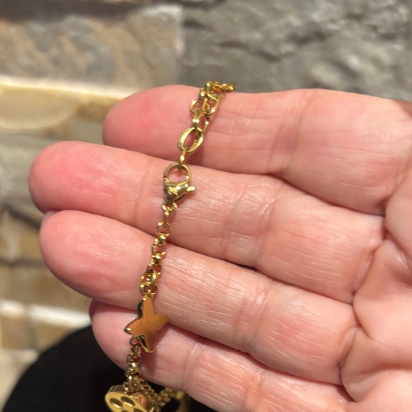 Gorgeous Gold LV Charm Bracelet - Picture 5 of 6